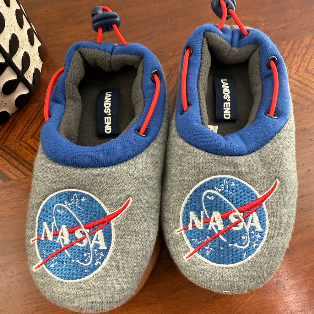 Lands End NASA Space Rocket Slippers Size 11 Big Kids‎ house shoes slip ons